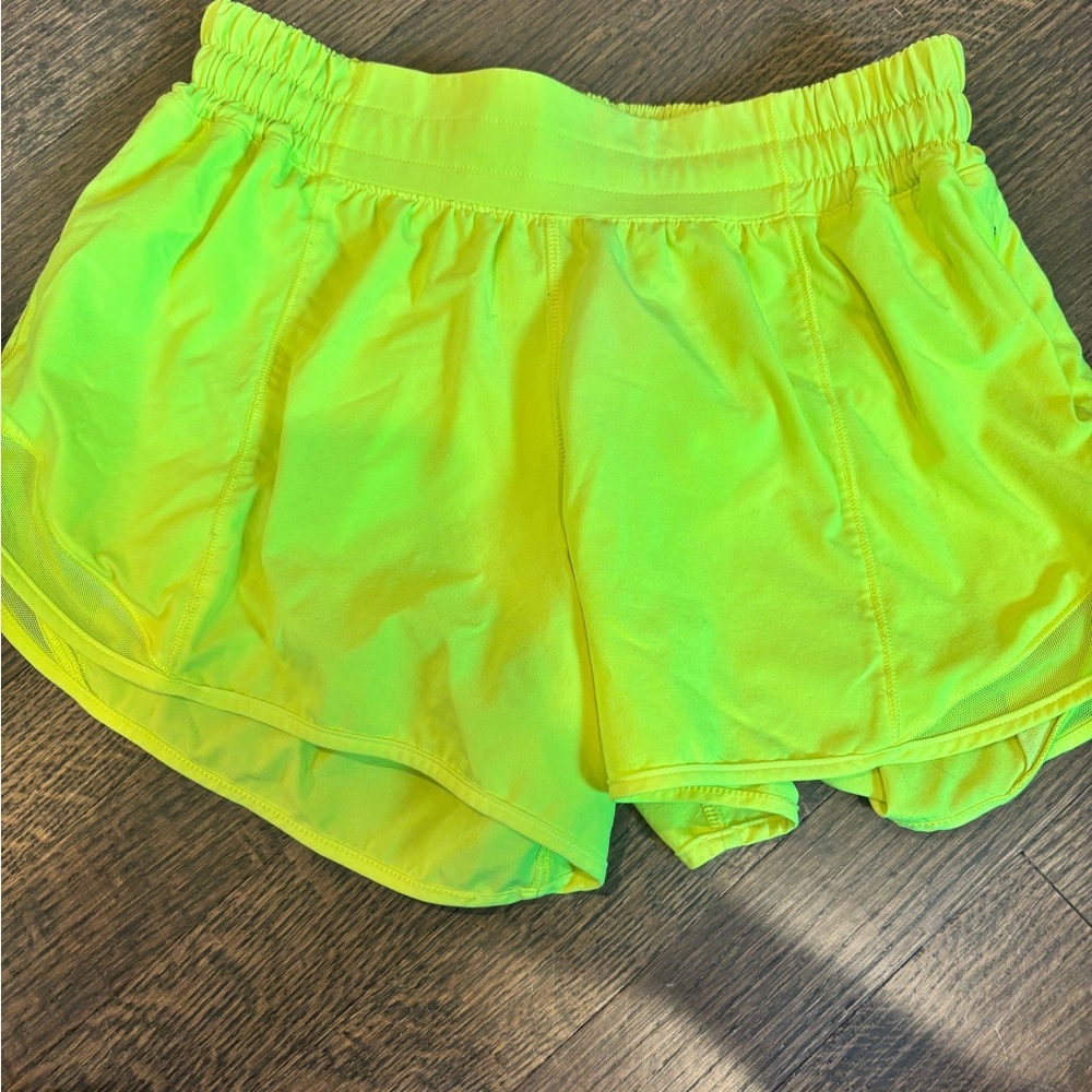 Lululemon 2.5 Hotty Hot Shorts in Electric Lemon